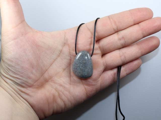 Blauquarz mit Band oder Silber 925