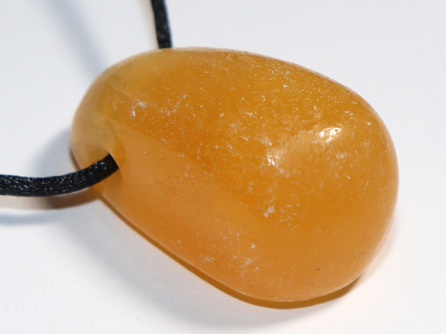 Orangencalcit mit Band oder Silber 925