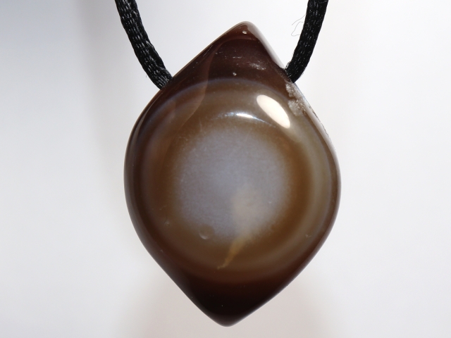eye agate (sardonyx) with cord or silver 925
