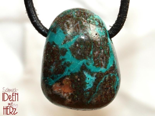 Chrysocolla on cord