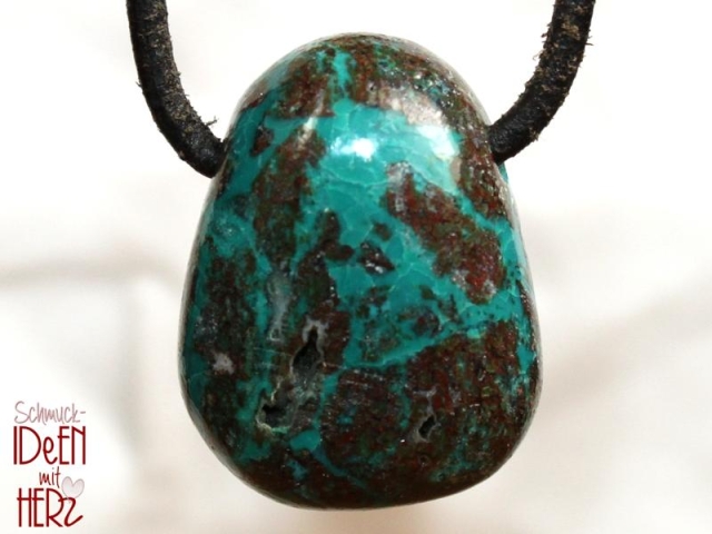 Chrysocolla on cord