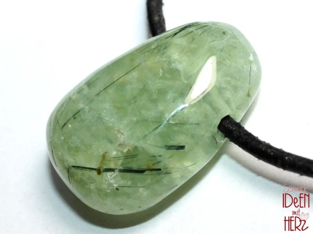 Prehnite with epidote on cord