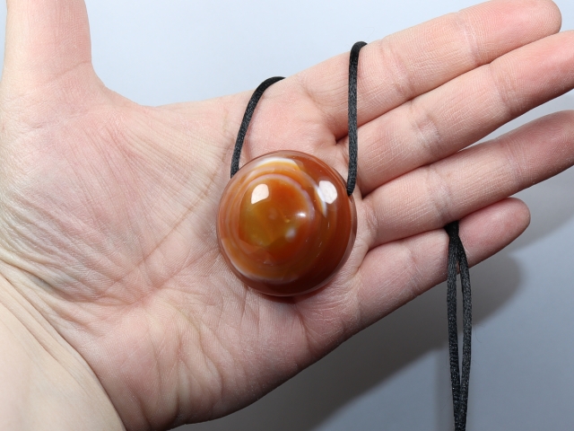 eye agate (sardonyx) with nylon cord