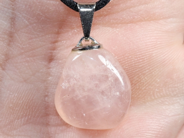 Rosenquarz mit Band oder Silber 925