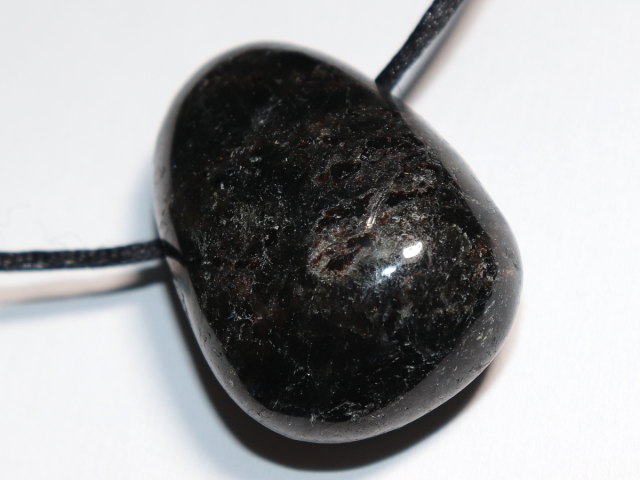 Anthophyllit mit Band oder Silber 925