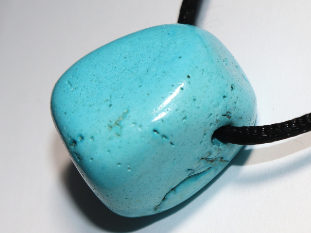 turquoise (rec.) with nylon cord