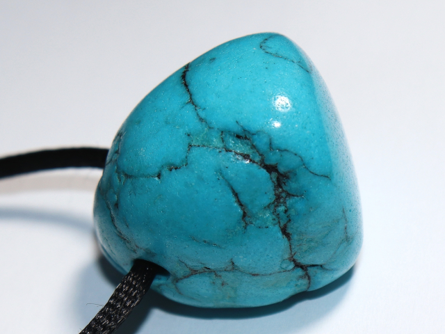 turquoise (rec.) with nylon cord