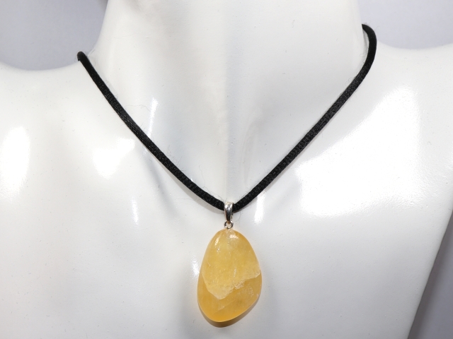 Orangencalcit mit Band oder Silber 925