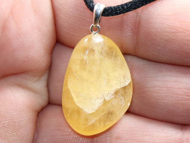 Orangencalcit mit Band oder Silber 925