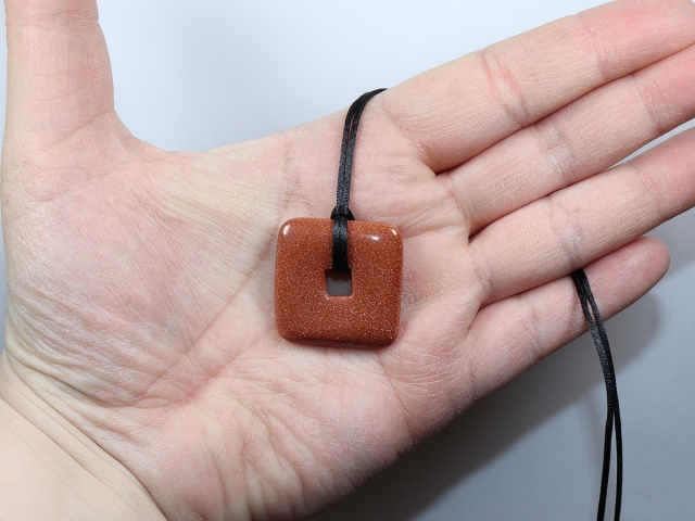 gold sandstone with cord