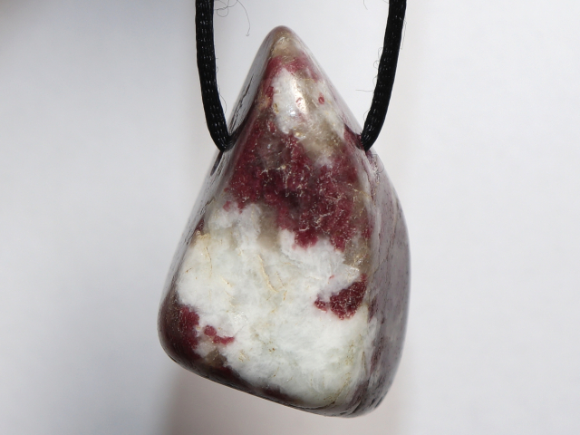 roter Turmalin (Rubellit) mit Band oder Silber 925