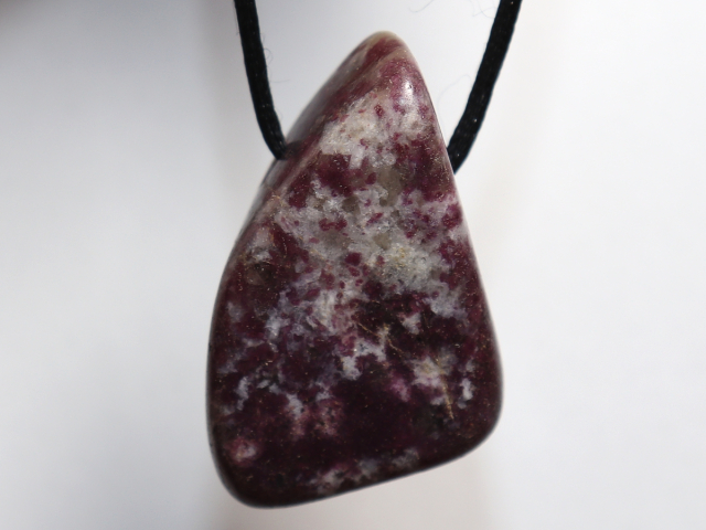 Preview: roter Turmalin (Rubellit) mit Band oder Silber 925