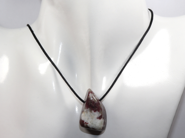 Preview: roter Turmalin (Rubellit) mit Band oder Silber 925