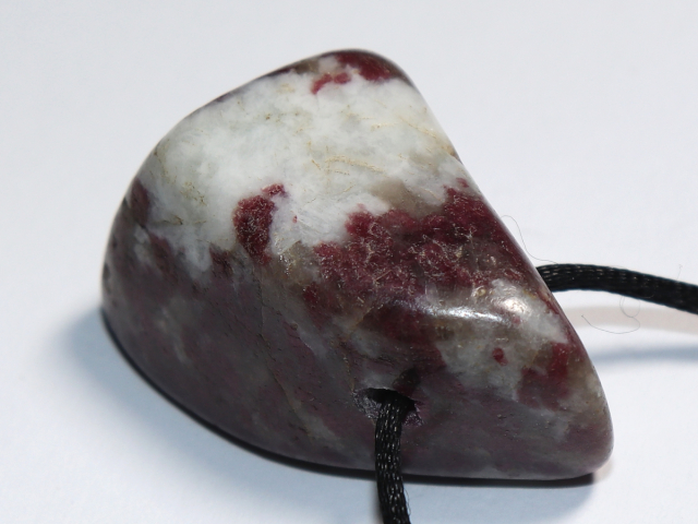 Preview: roter Turmalin (Rubellit) mit Band oder Silber 925