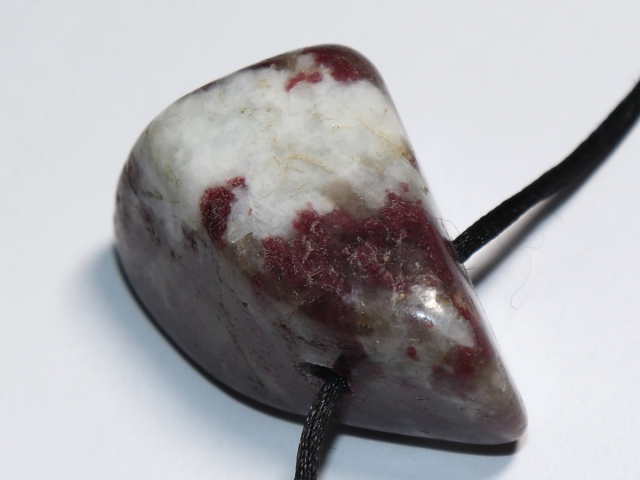 roter Turmalin (Rubellit) mit Band oder Silber 925