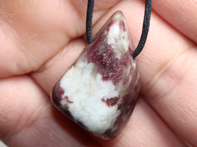 roter Turmalin (Rubellit) mit Band oder Silber 925