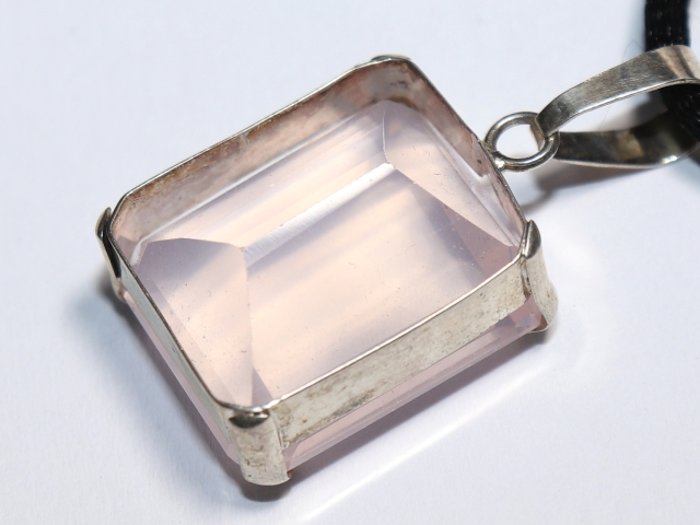 Rosenquarz mit Band oder Silber 925