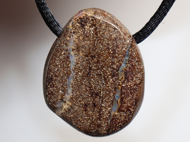 Preview: Boulder opal with cord