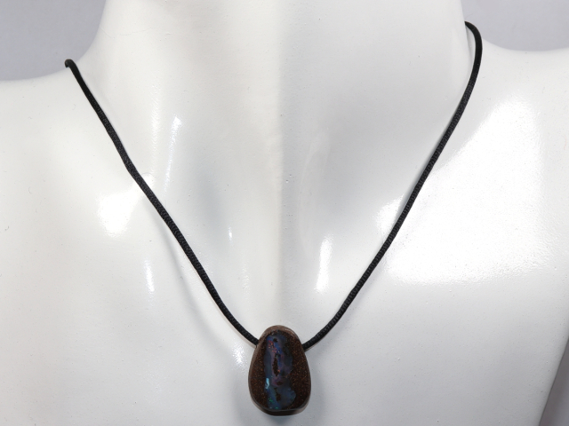 Preview: Boulder opal with cord