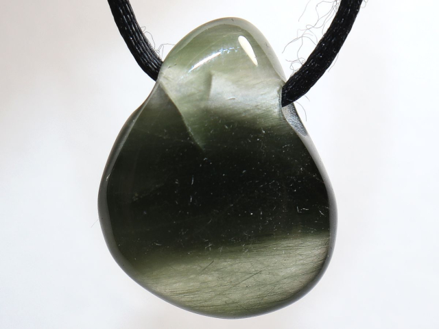 Aktinolithquarz mit Band oder Silber 925