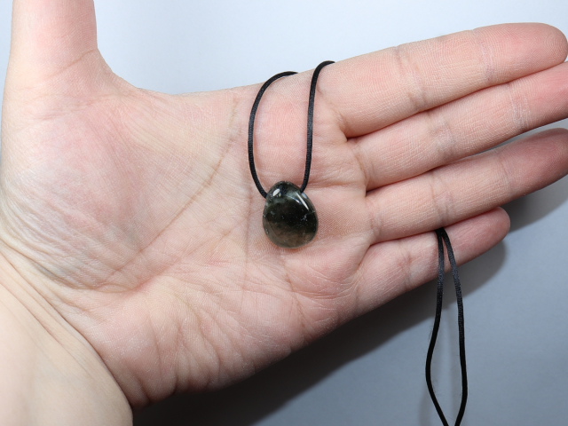 Aktinolithquarz mit Band oder Silber 925