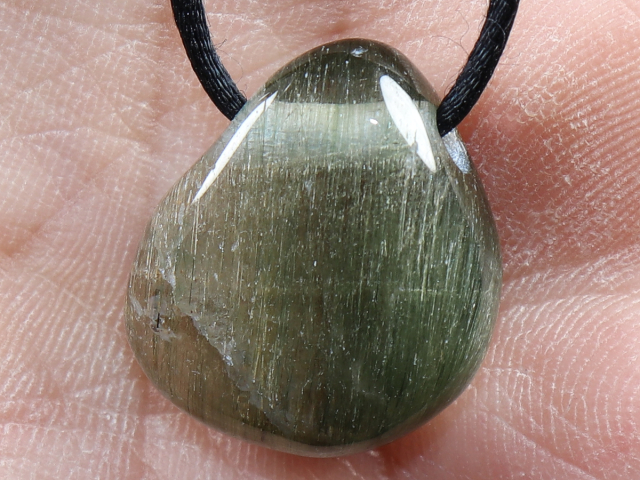 Aktinolithquarz mit Band oder Silber 925