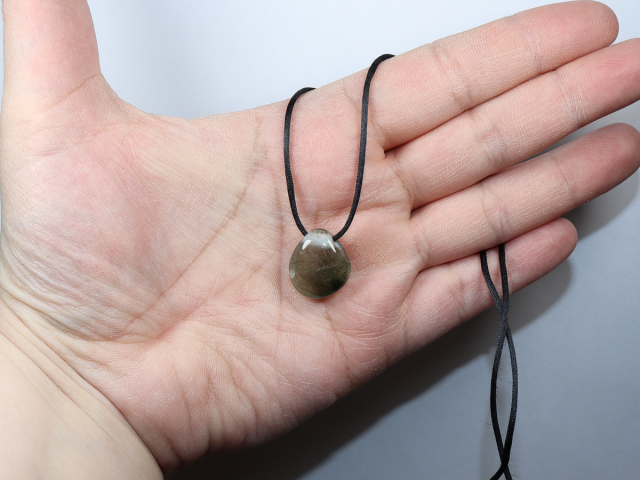 Aktinolithquarz mit Band oder Silber 925