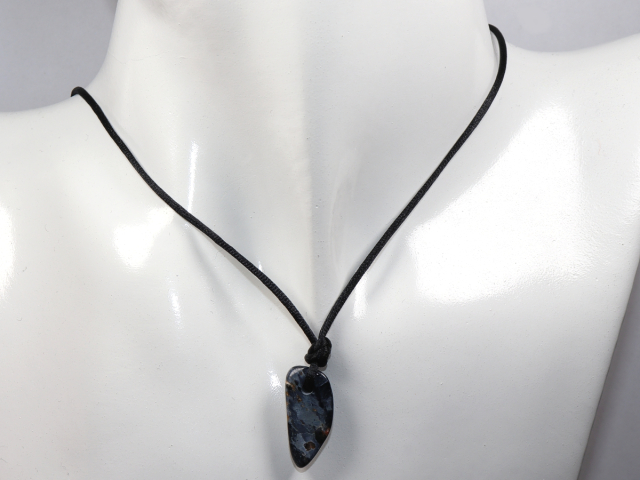 Preview: pietersite with cord