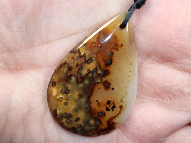agate with cord