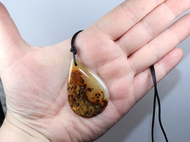 agate with cord