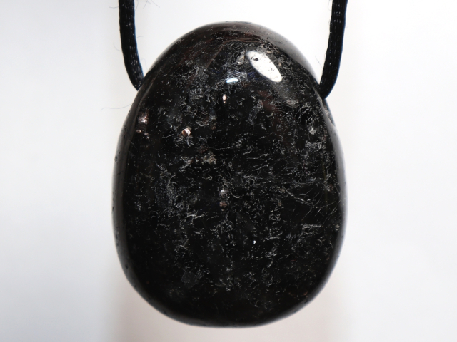 Amphibolit mit Band oder Silber 925