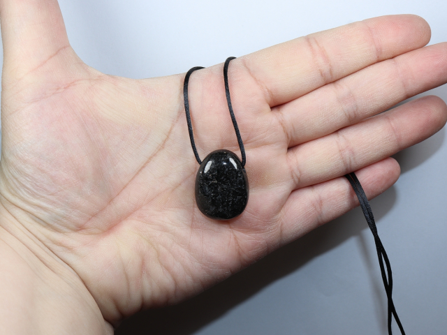 Amphibolit mit Band oder Silber 925