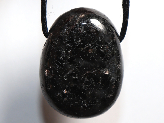 Amphibolit mit Band oder Silber 925