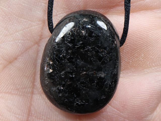 Amphibolit mit Band oder Silber 925