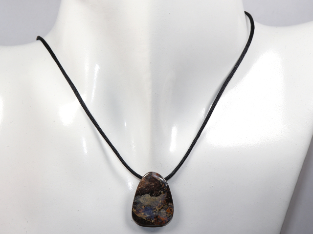 Preview: Boulder opal with cord
