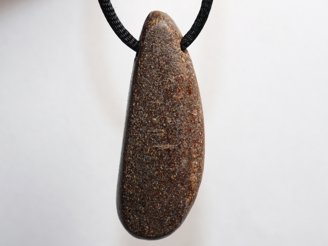 Preview: Boulder opal with cord
