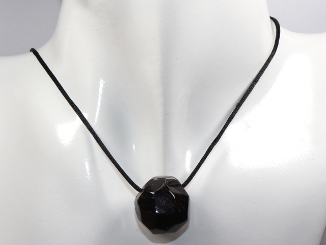 garnet (pyrope) with cord or silver 925