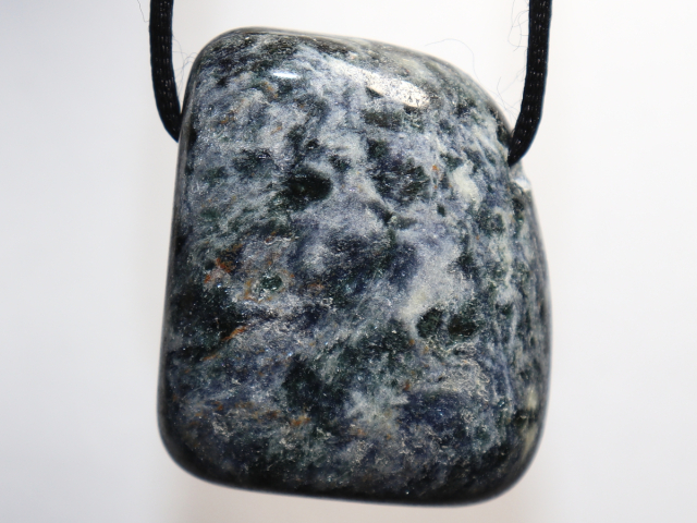 Glaukophan mit Band oder Silber 925