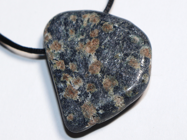 Glaukophan mit Band oder Silber 925