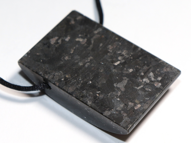 Amphibolit mit Band oder Silber 925