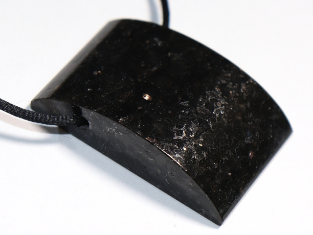 Amphibolit mit Band oder Silber 925