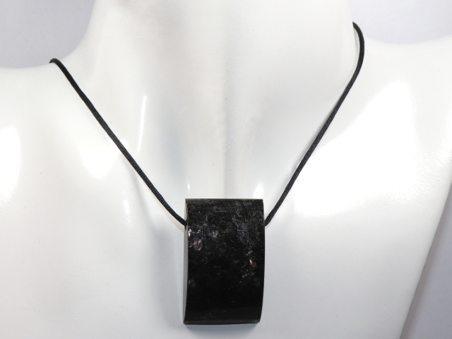 Preview: Amphibolit mit Band oder Silber 925