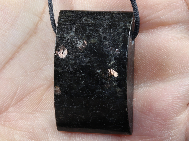 Amphibolit mit Band oder Silber 925