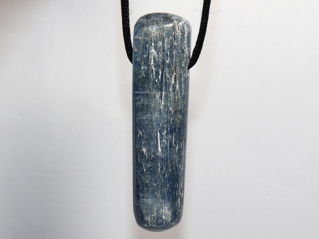 Preview: Kyanit (Disthen) mit Band oder Silber 925