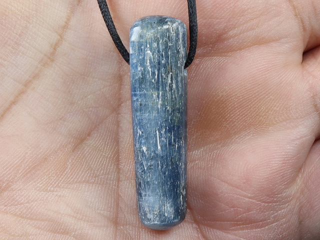 Kyanit (Disthen) mit Band oder Silber 925