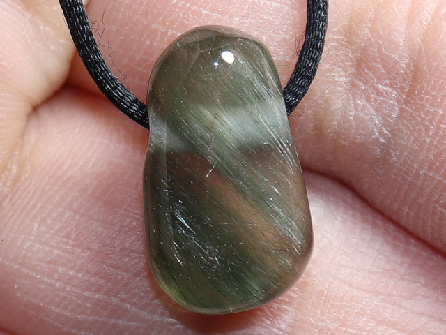 Aktinolithquarz mit Band oder Silber 925