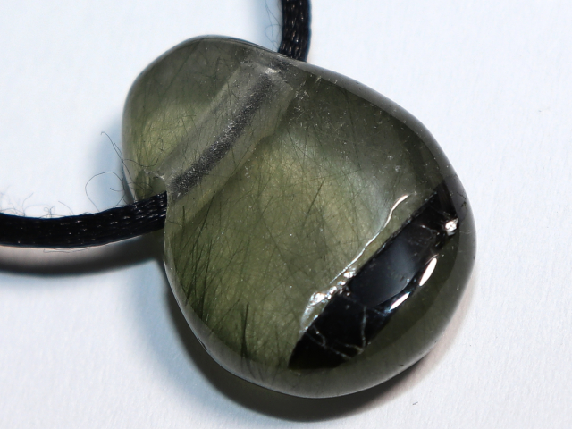 Aktinolithquarz mit Band oder Silber 925