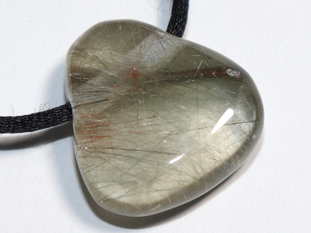 Aktinolithquarz mit Band oder Silber 925