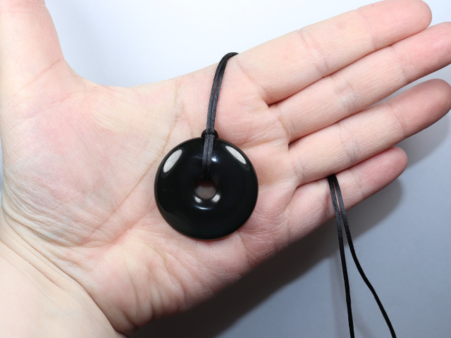 Regenbogenobsidian mit Band