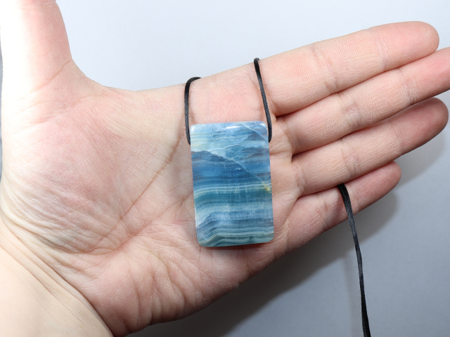 blauer Aragonit mit Nylonband